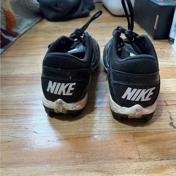 Women Nike softball cleats - Picture 5 of 7